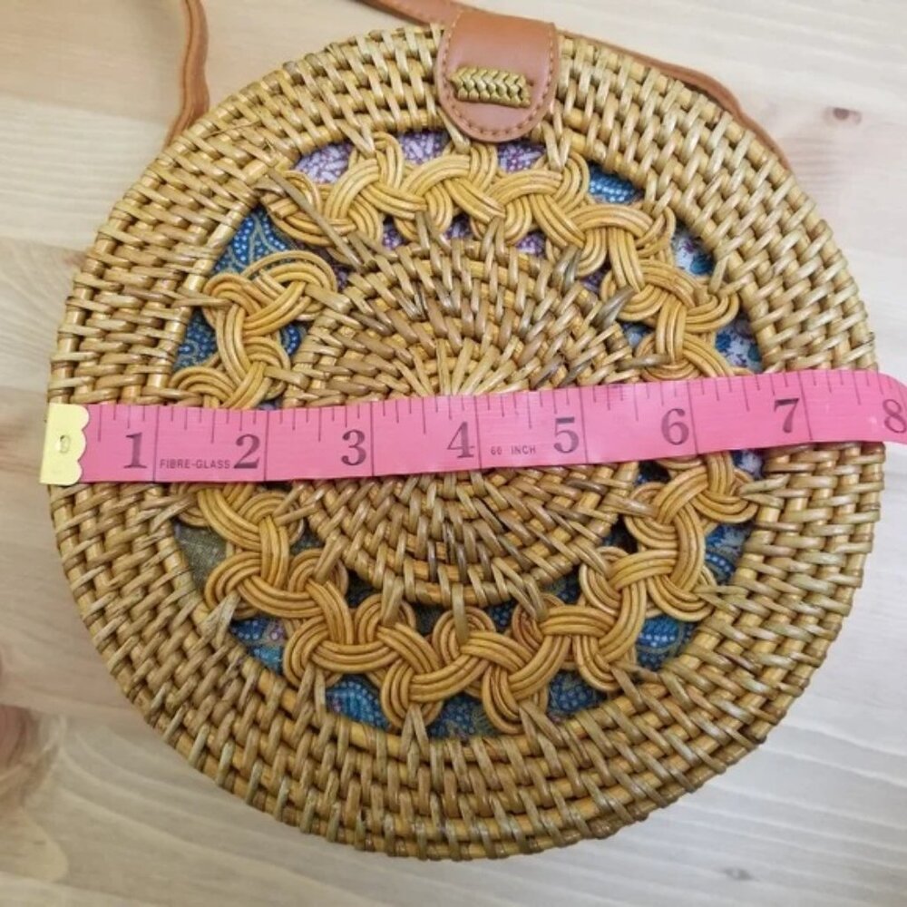 Round Rattan Crossbody Bag. - Picture 10 of 11